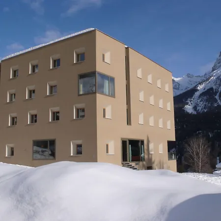 Youth Hostel *