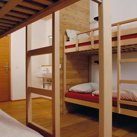 Scuol Youth Hostel Hostel *