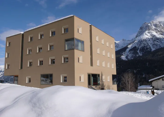 Scuol Youth Hostel Hostel *