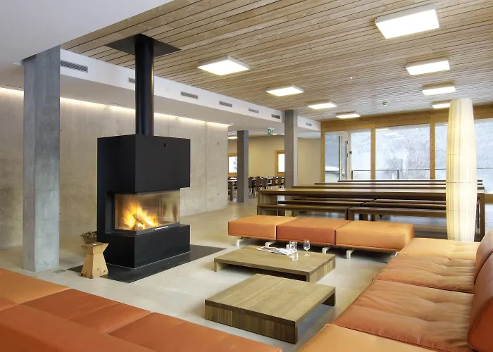 Scuol Youth Hostel Hostel *